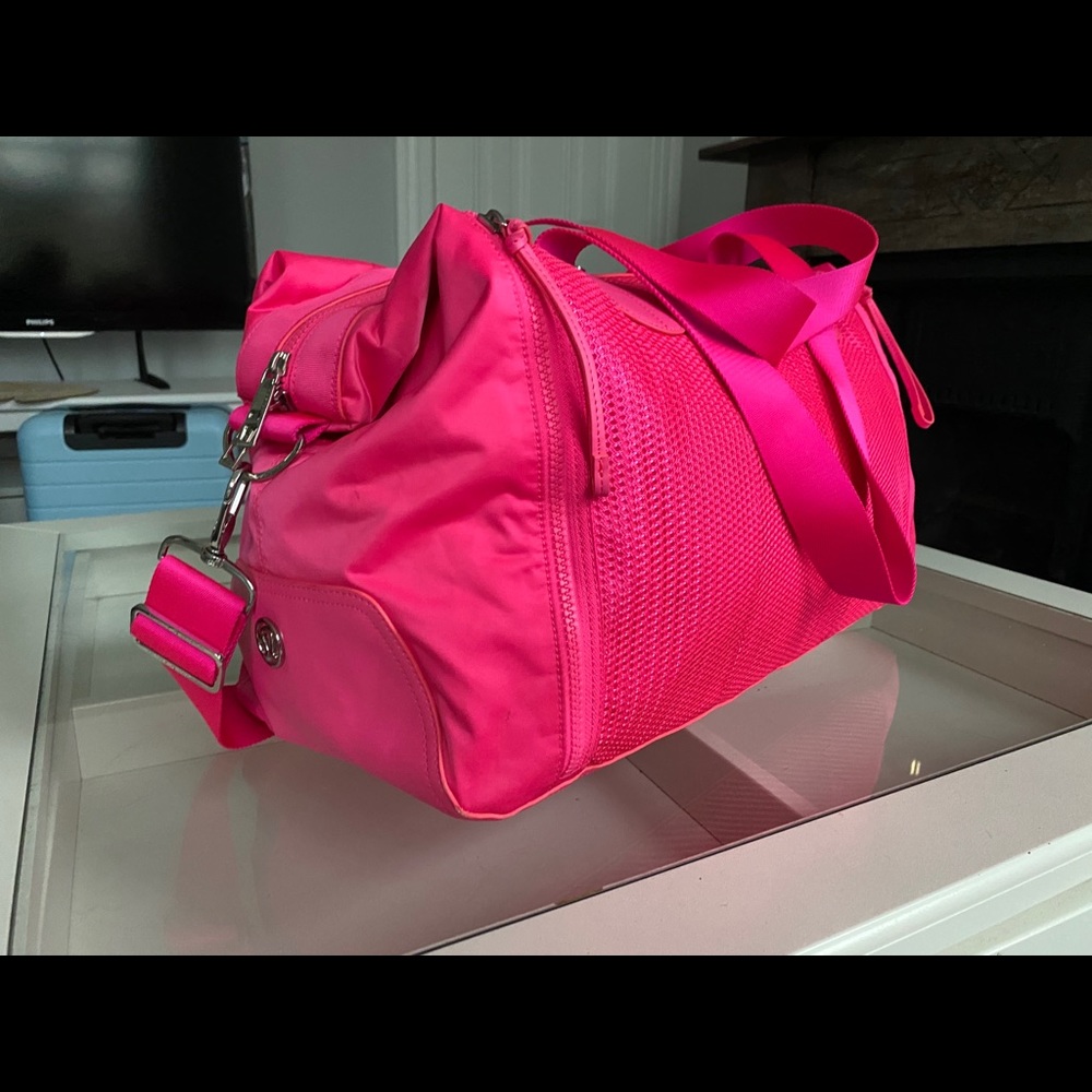 Lululemon Sand to Savasana Duffle